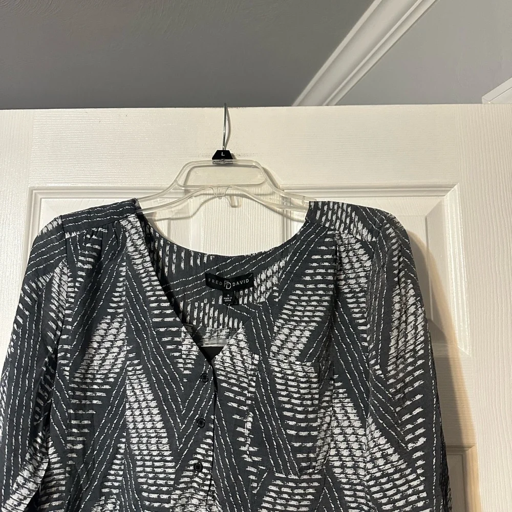 NWT Fred David Chevron Pattern Button Down Top - Picture 2 of 16